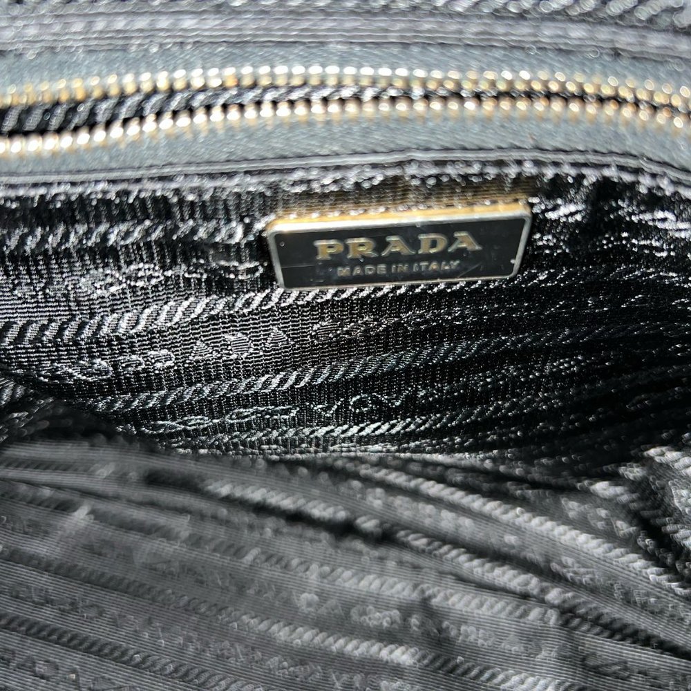 Prada - Picture 3 of 4